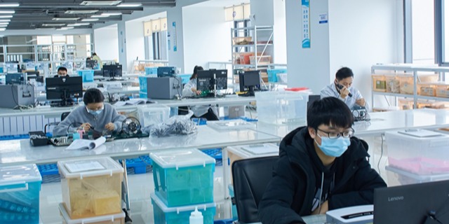 研發(fā)實驗室與生產線場景