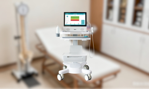 骨科醫(yī)生使用骨密度儀進(jìn)行檢測(cè)